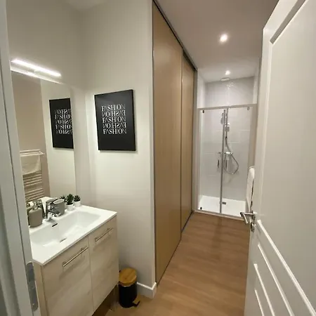 Centre-ville * Rdc * Clim * Wifi * De Gamme * * أنغوليم